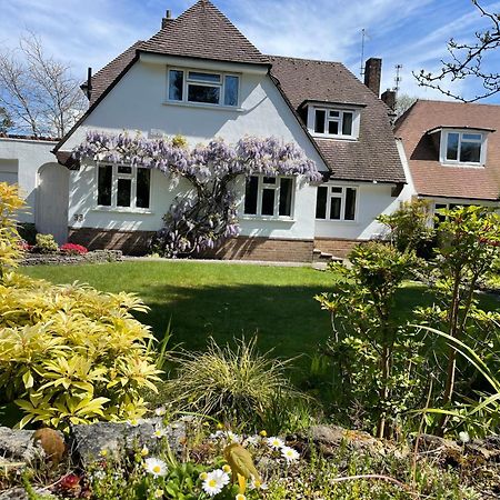 Charming Bournemouth House With Beautiful Spacious Gardens, 5 Min Drive To Beaches, Free Parking For 2-3 Cars 외부 사진