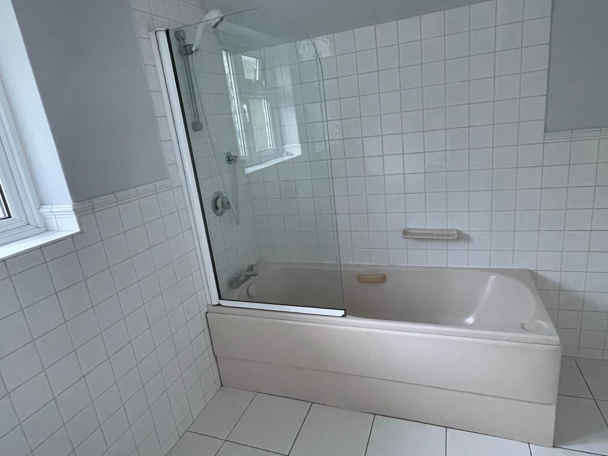 Charming Bournemouth House With Beautiful Spacious Gardens, 5 Min Drive To Beaches, Free Parking For 2-3 Cars 외부 사진
