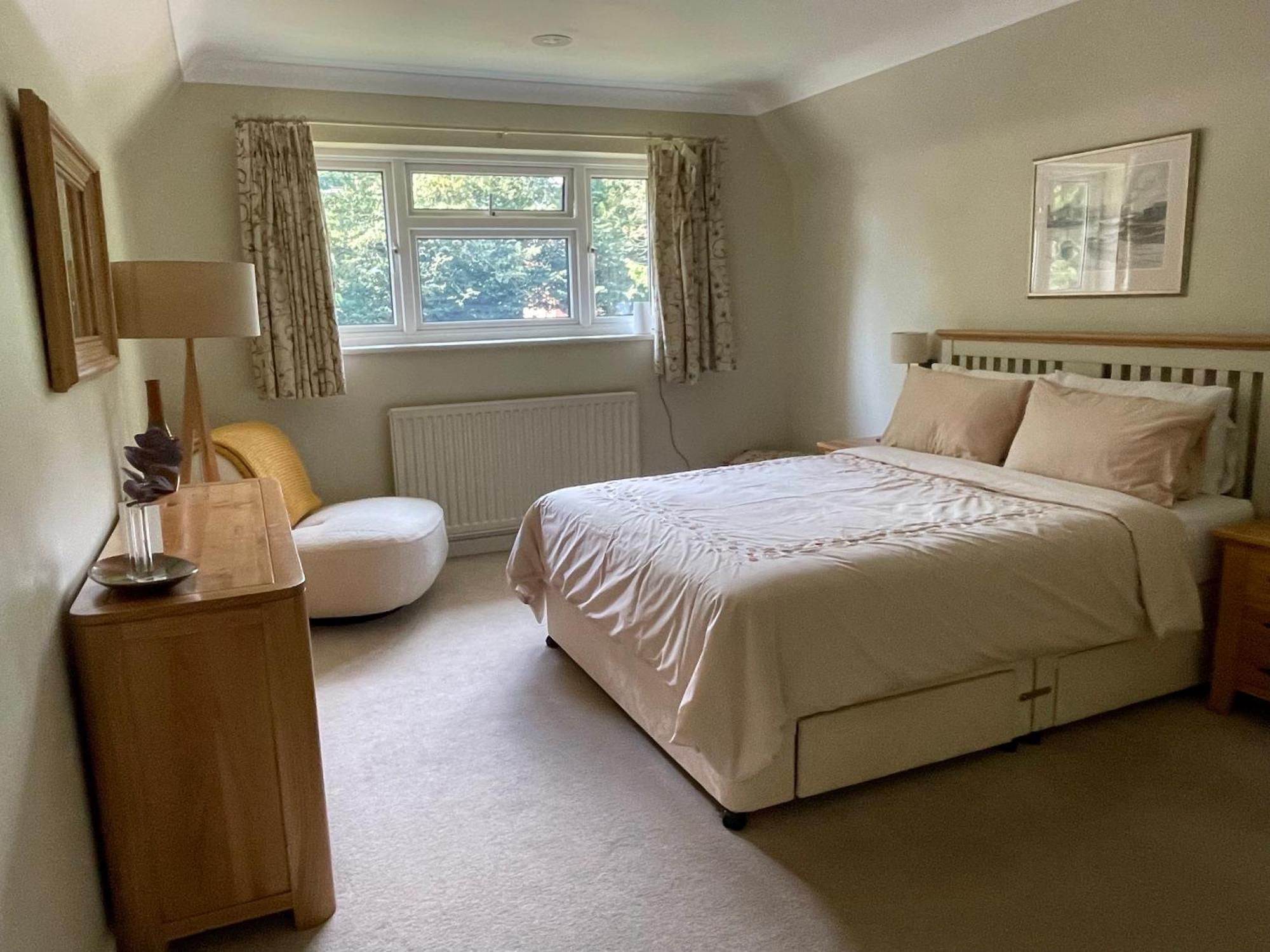 Charming Bournemouth House With Beautiful Spacious Gardens, 5 Min Drive To Beaches, Free Parking For 2-3 Cars 외부 사진